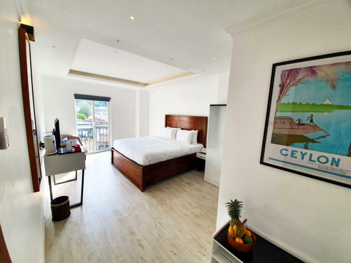Bed Station 210 Hotel แคนดี้ ภายนอก รูปภาพ