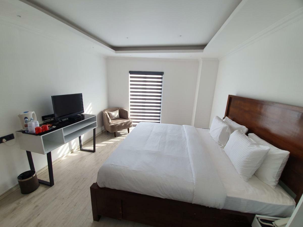 Bed Station 210 Hotel แคนดี้ ภายนอก รูปภาพ