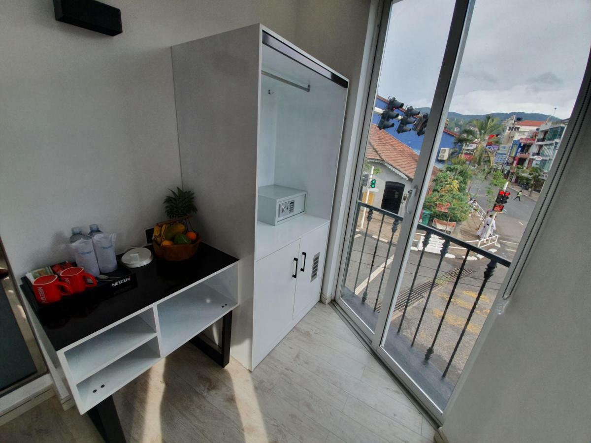 Bed Station 210 Hotel แคนดี้ ภายนอก รูปภาพ