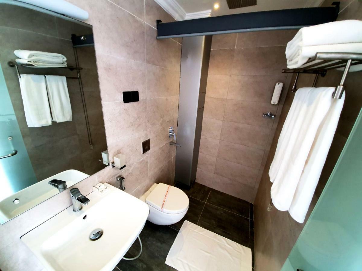 Bed Station 210 Hotel แคนดี้ ภายนอก รูปภาพ
