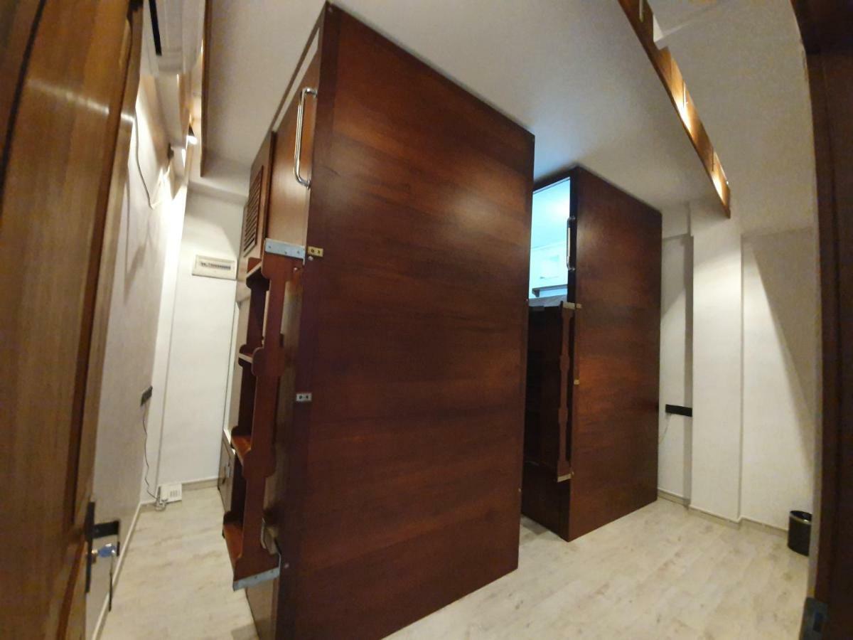 Bed Station 210 Hotel แคนดี้ ภายนอก รูปภาพ